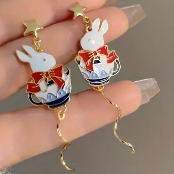 Alice and wonder land Earrings - Picture 2 of 2